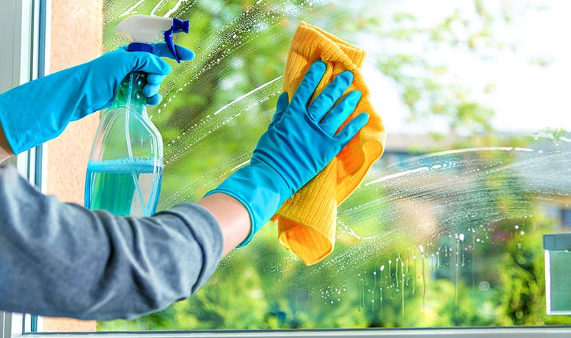 Cleaning window pane with detergent